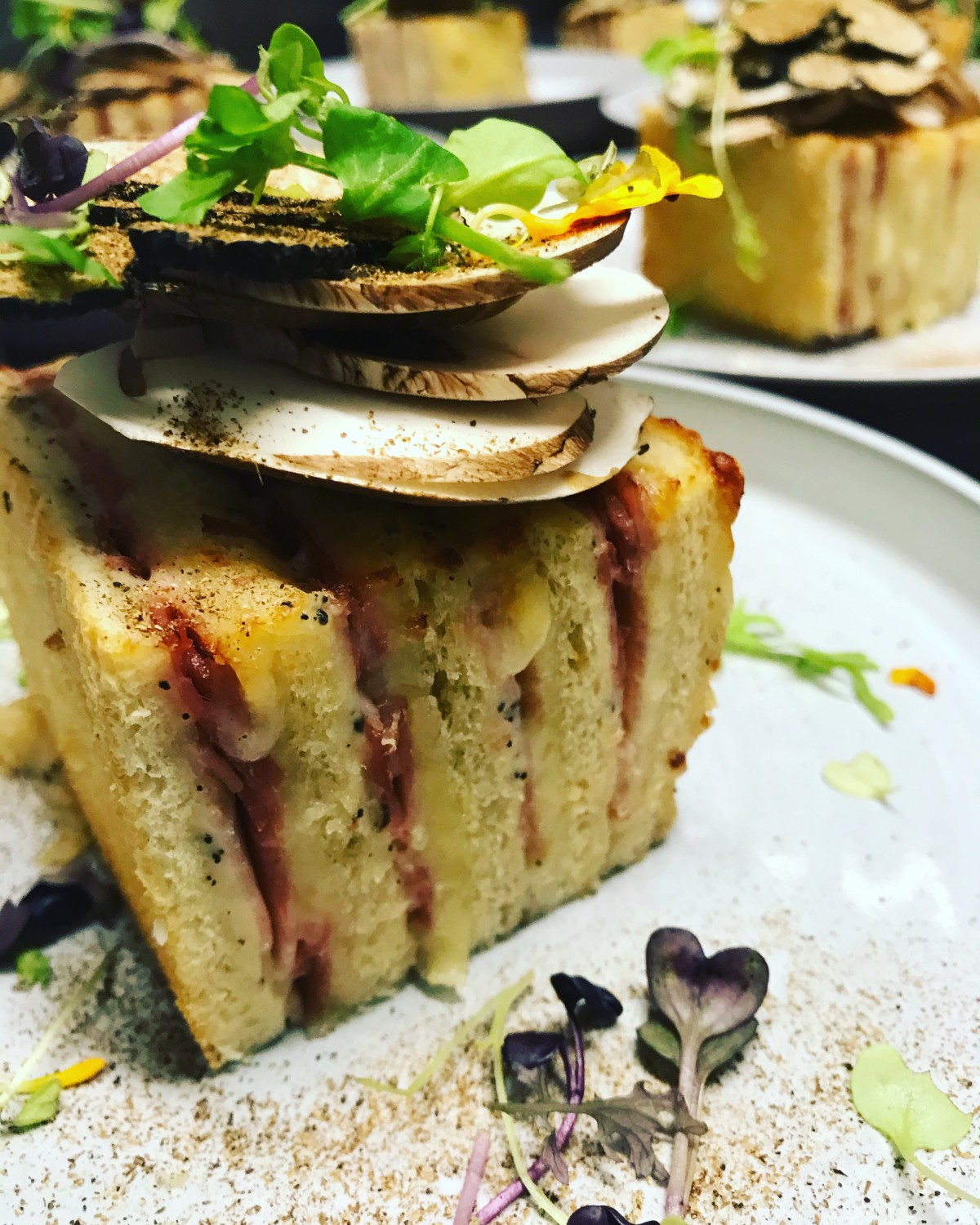 Croque Monsieur , Béchamel Truffe Et Condiment Truffe Pour 4 Personnes